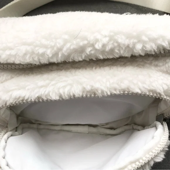 Alo Yoga Sherpa Explorer Fanny Pack Ivory - Picture 10 of 12